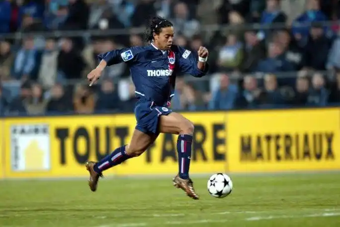 远射将球送 远射将球送